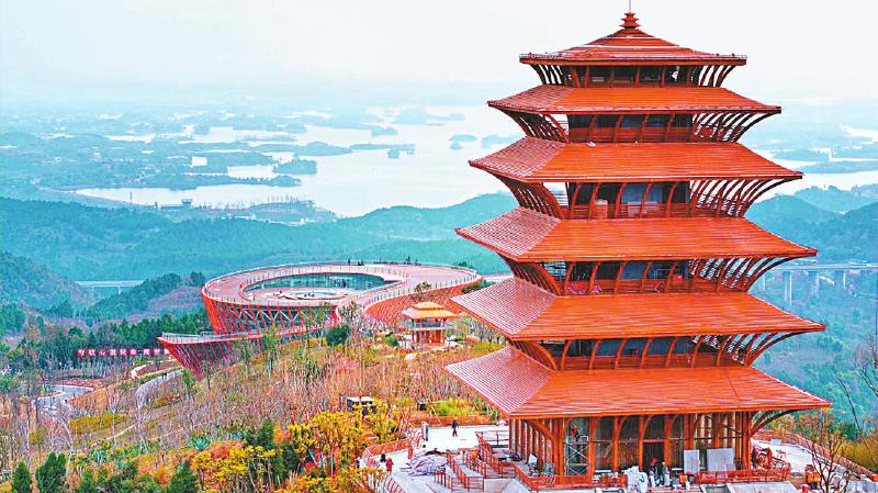 龙泉山城市森林公园丹景台景区首日迎客7000余人